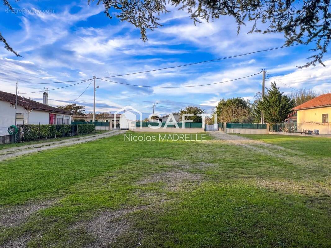 Photo 1 - Terrain à AMBARES-ET-LAGRAVE