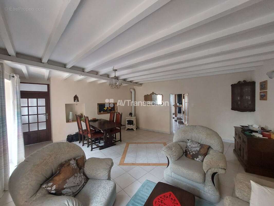 Maison à MESLAY-DU-MAINE