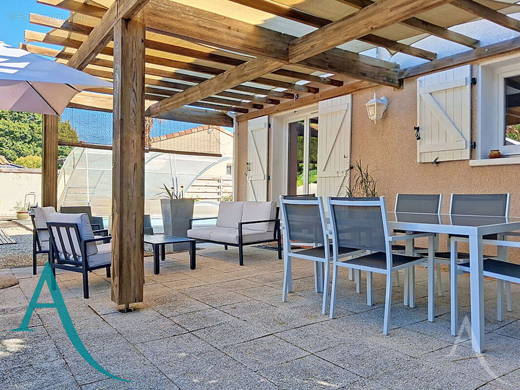 Villa T5 avec piscine sur 1200m² de terrain - photo 3