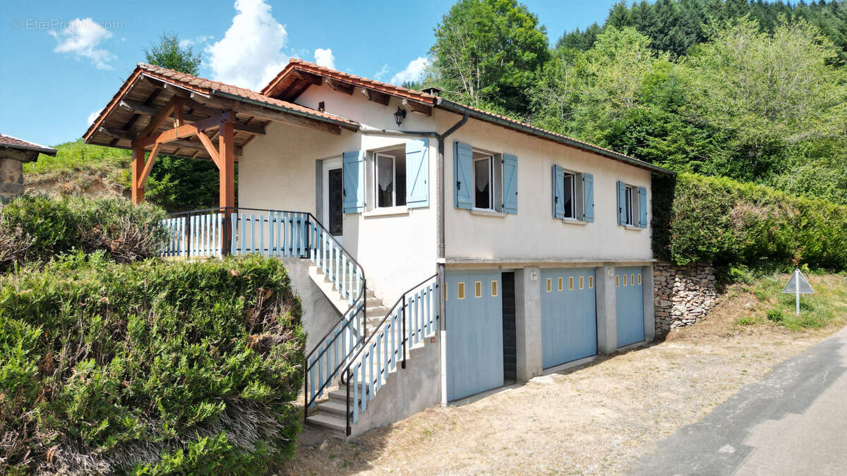 Maison à SAINT-BONNET-LE-TRONCY