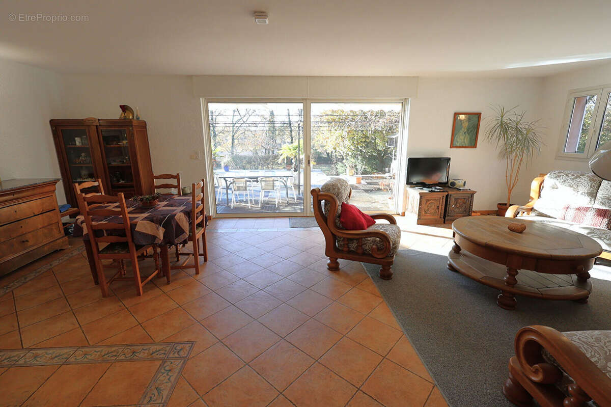 Maison à SAINT-CEZAIRE-SUR-SIAGNE