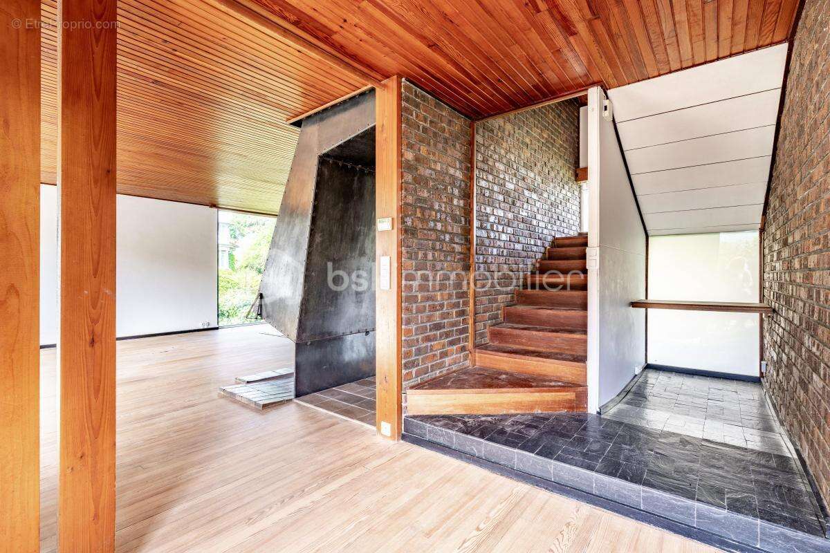 Maison à MARNES-LA-COQUETTE