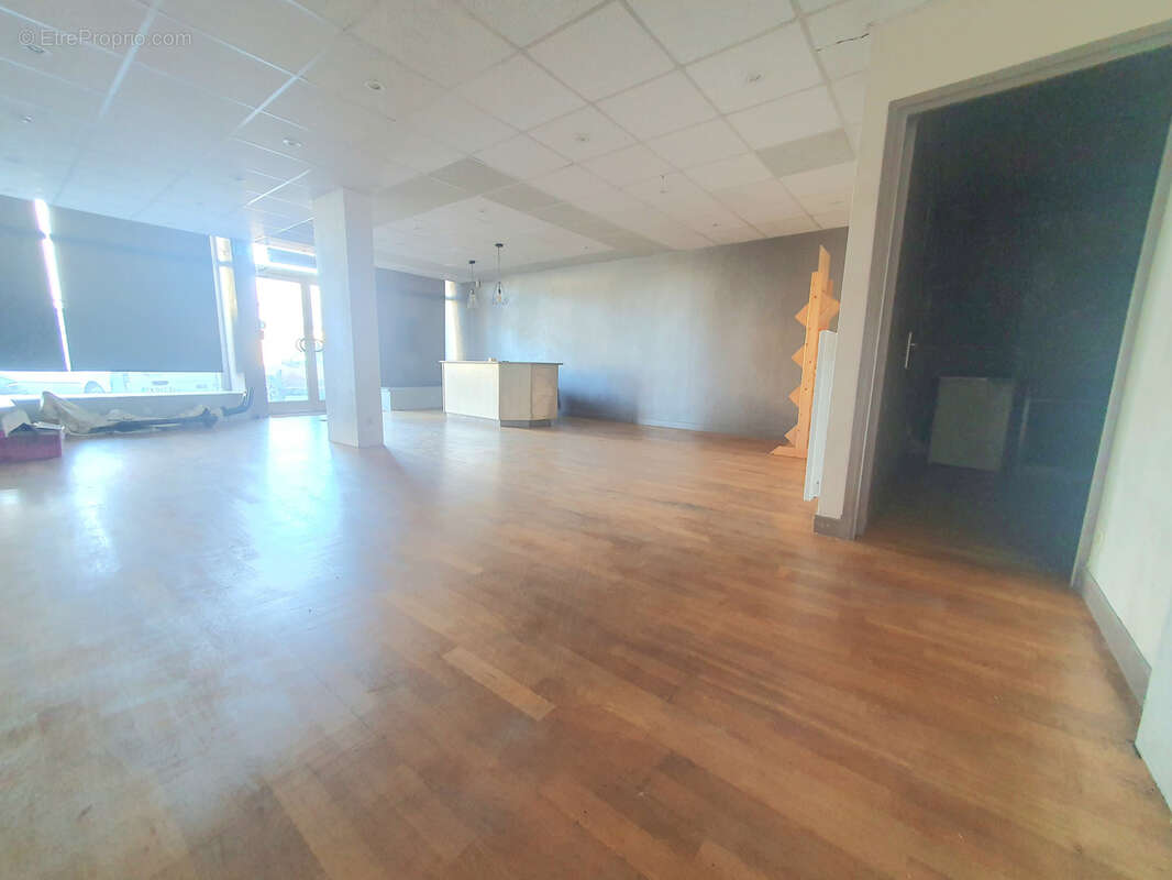 Commerce à LAGUIOLE