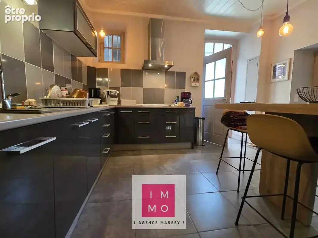 TARBES – Grand duplex de caractère, 4 chambres, terrasse, garage 26m² et parking - photo 4