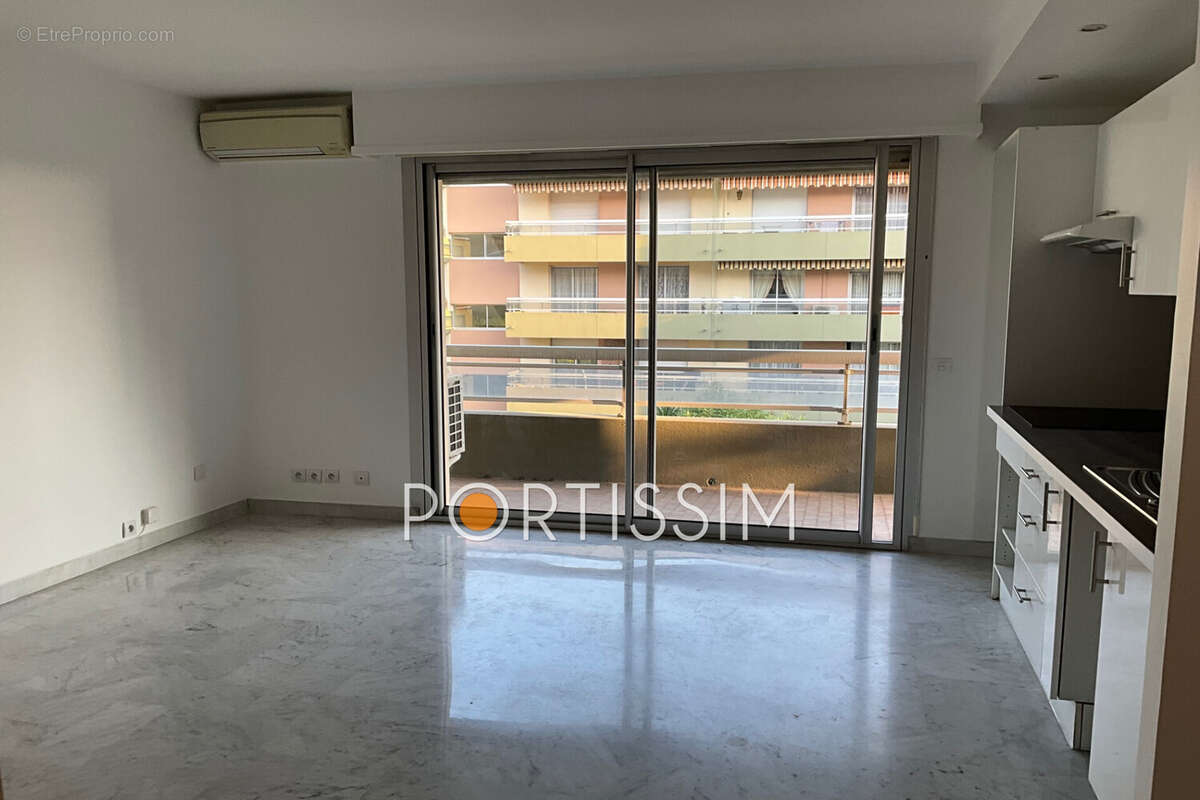 Appartement à SAINT-LAURENT-DU-VAR