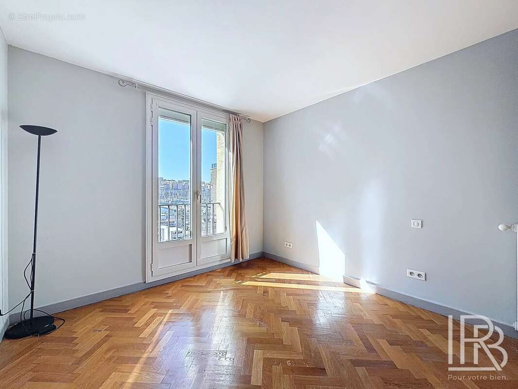 Appartement à MARSEILLE-2E