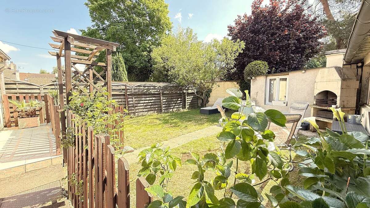 Maison à FONTENAY-LE-FLEURY