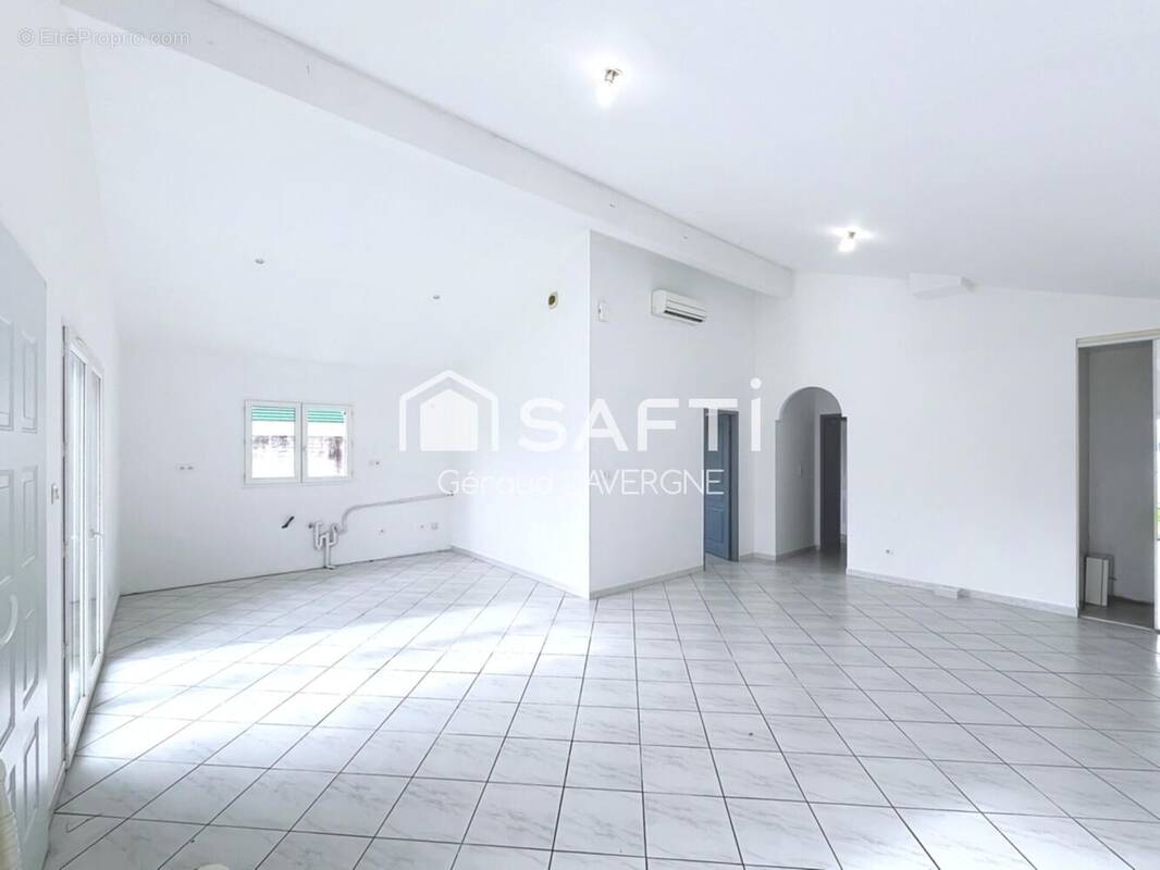 Photo 1 - Commerce à LA SALVETAT-SAINT-GILLES