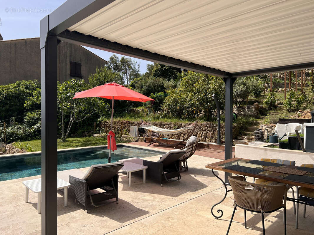 Maison à LES ISSAMBRES