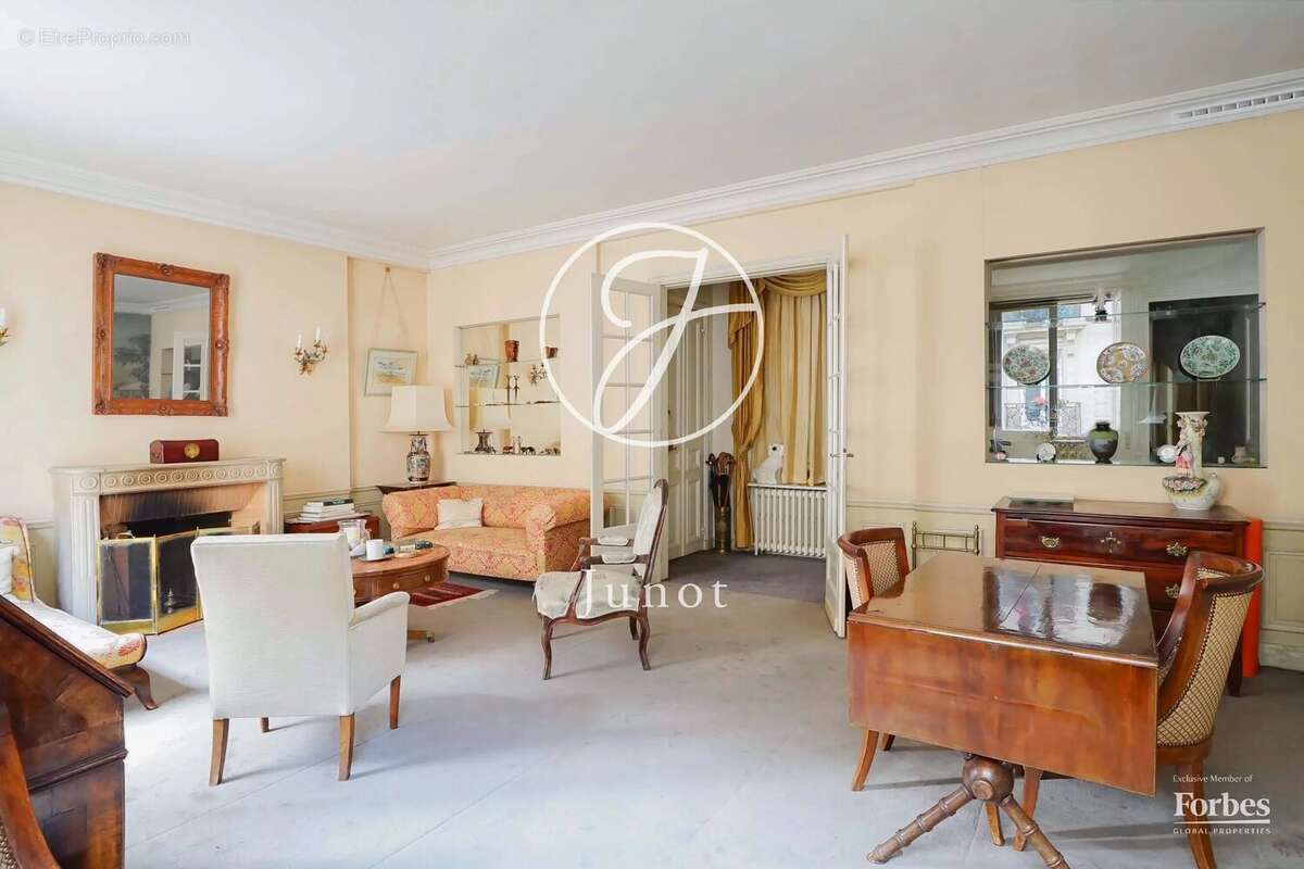 Appartement à PARIS-7E