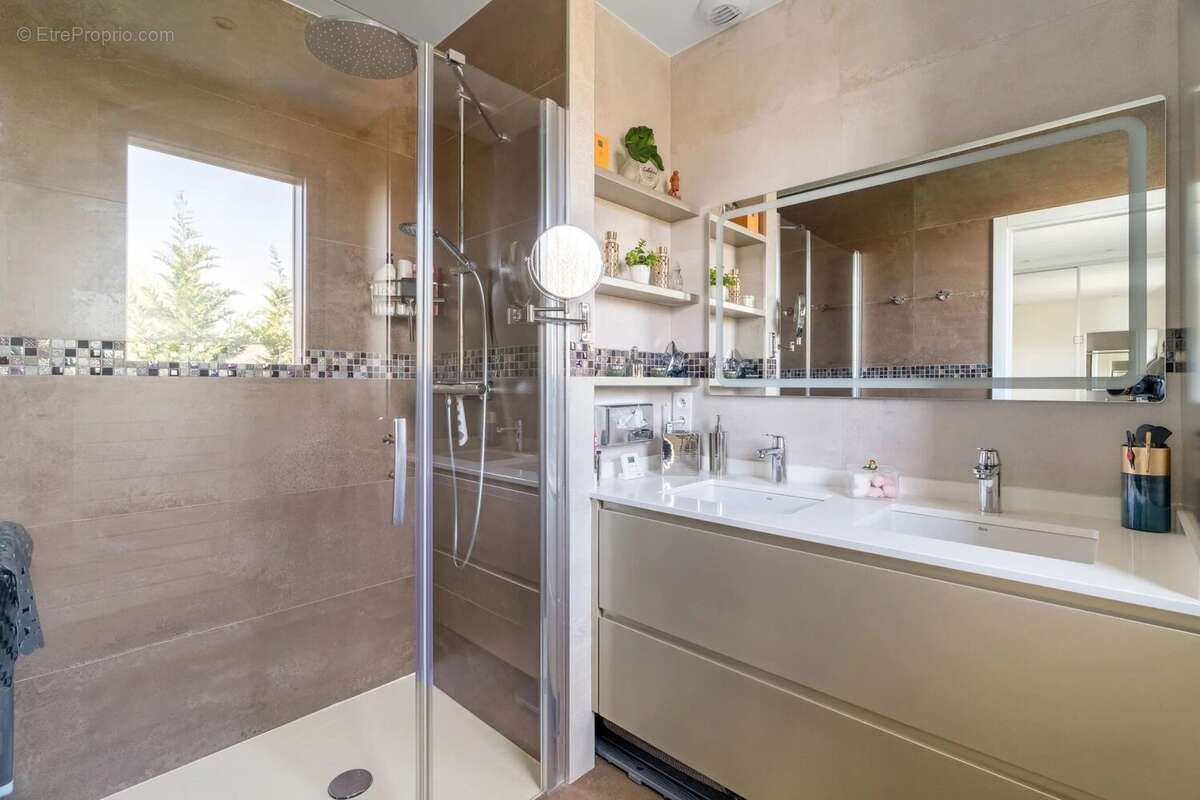 Appartement à SAINT-MAUR-DES-FOSSES