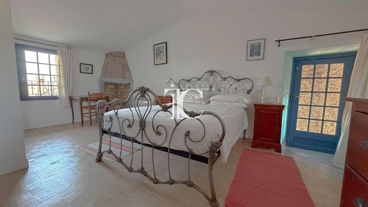 Maison de charme avec vue dégagée, dépendances et grand terrain méditerranéen - photo 10