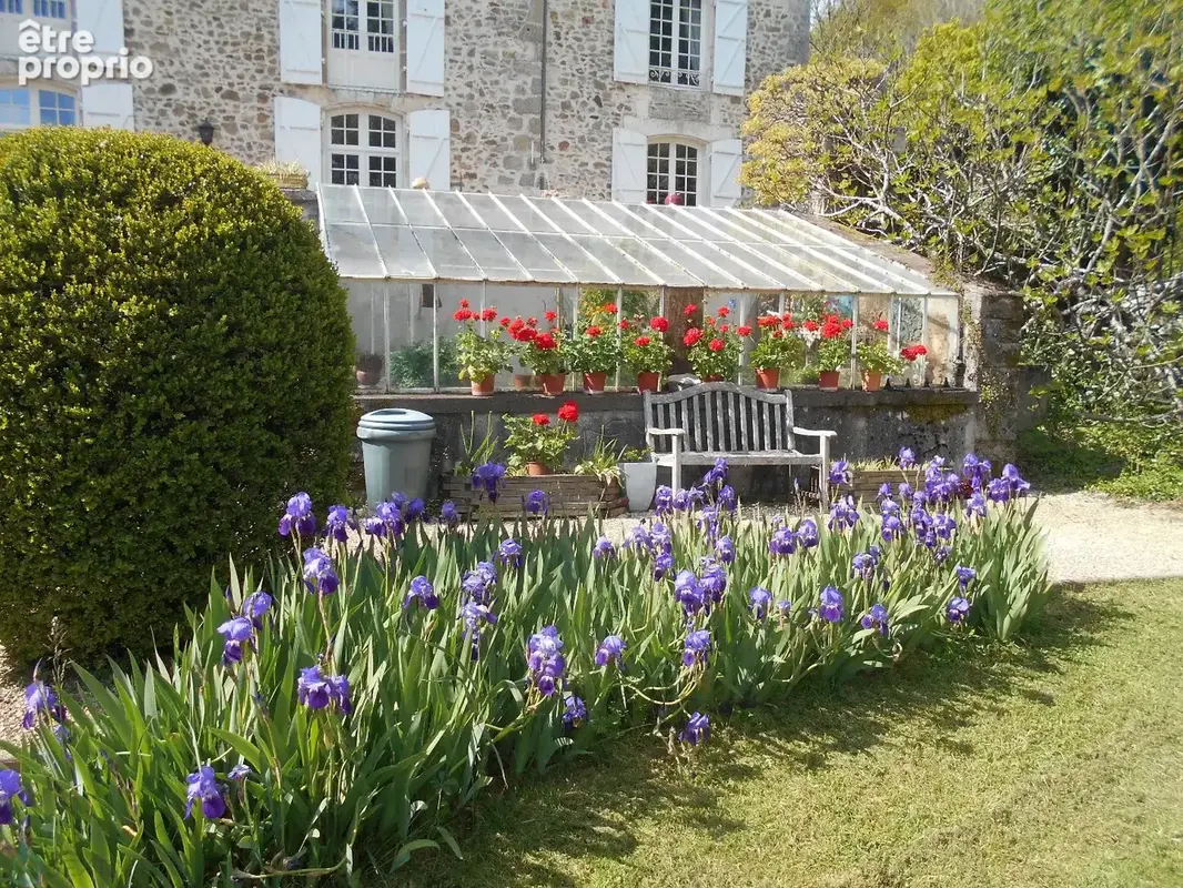 Niche en hauteur magnifique chateau sur 7700 m2 avec sa source - photo 12