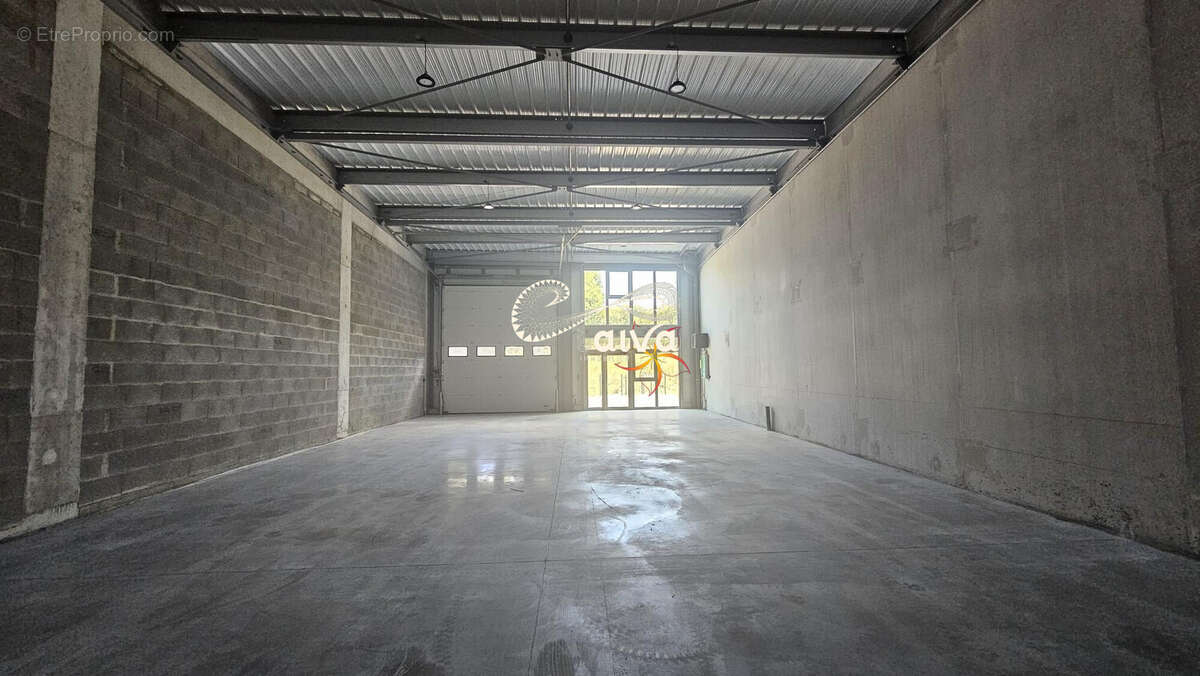 Commerce 182 m² à Miniac-Morvan  - photo 3