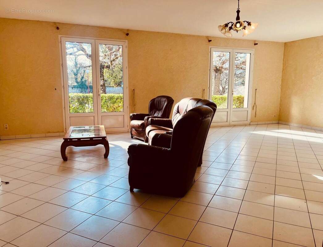 Photo 3 - Maison à SAINT-JULIEN-DU-PUY