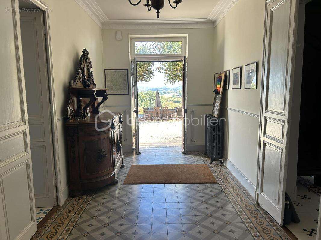 Château et sa maison de gardien - vue -terrain - piscine - dépendances - photo 5