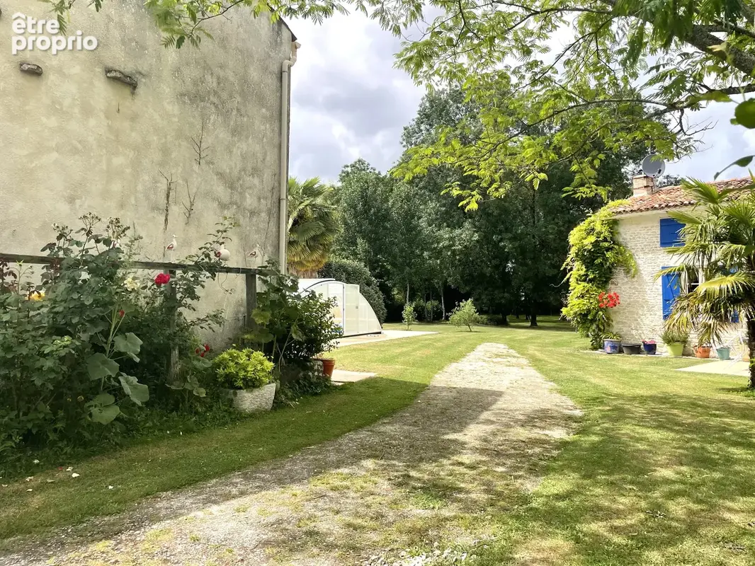 Charentaise de caractère avec piscine, étang et parc arboré - photo 15