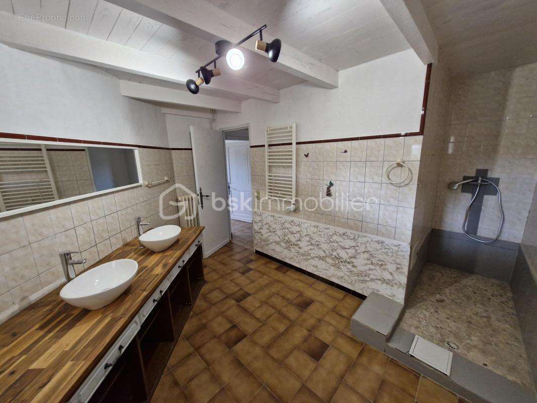 Maison à EYGURANDE-ET-GARDEDEUIL