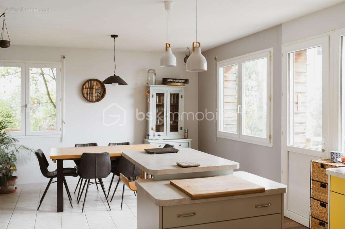 Maison à VILLAINES-LES-ROCHERS