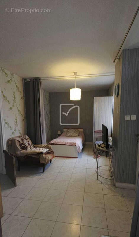 Maison à OBJAT