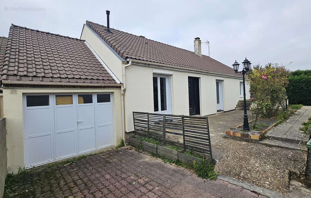 Maison à HOUDAN