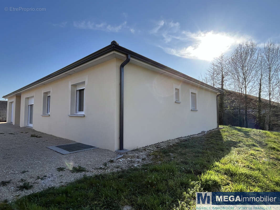 Maison à SAINT-CHERON