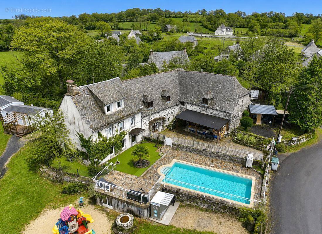 Appartement à SAINTE-GENEVIEVE-SUR-ARGENCE