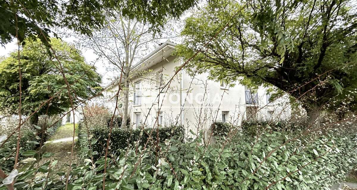 Appartement à PUJOLS