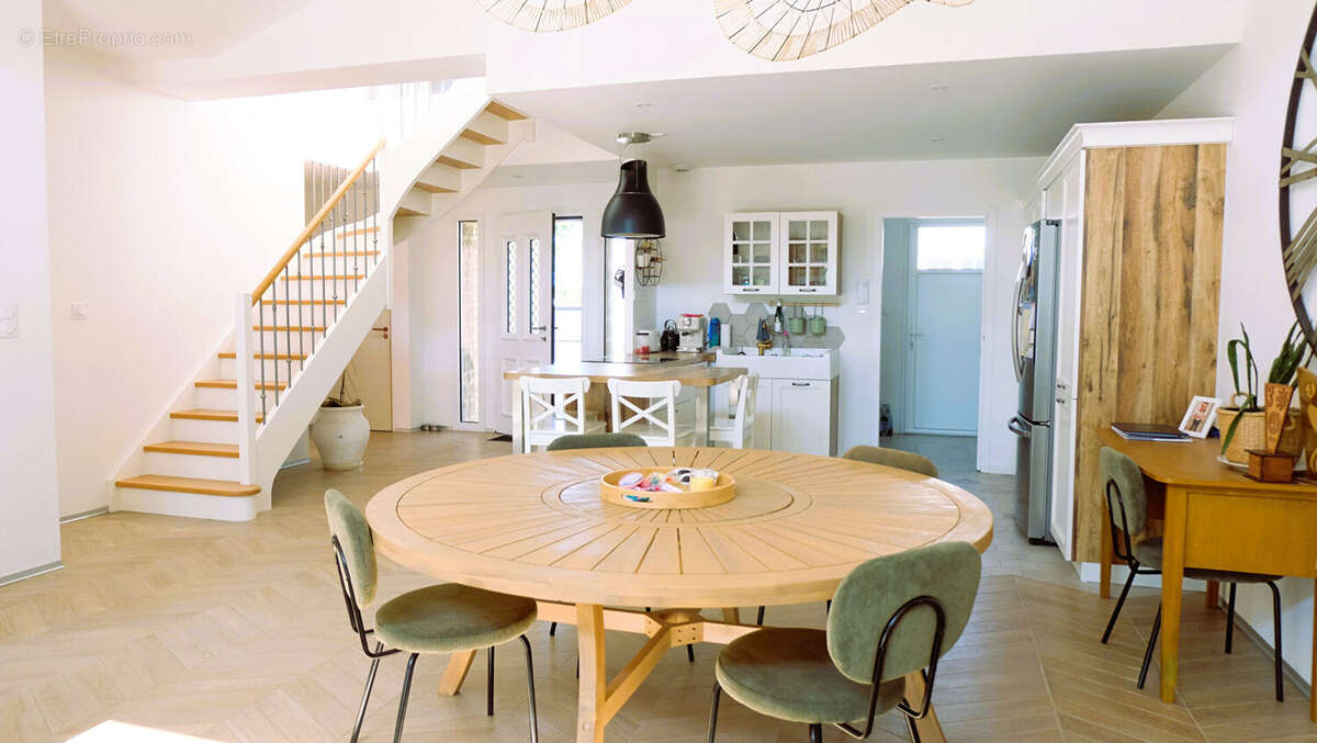 Maison à BEAULIEU-SOUS-LA-ROCHE