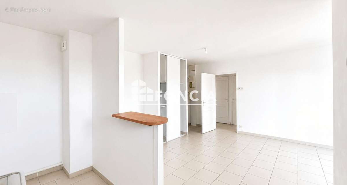 Appartement récent avec terrasse –  Place de parking et cave - photo 2