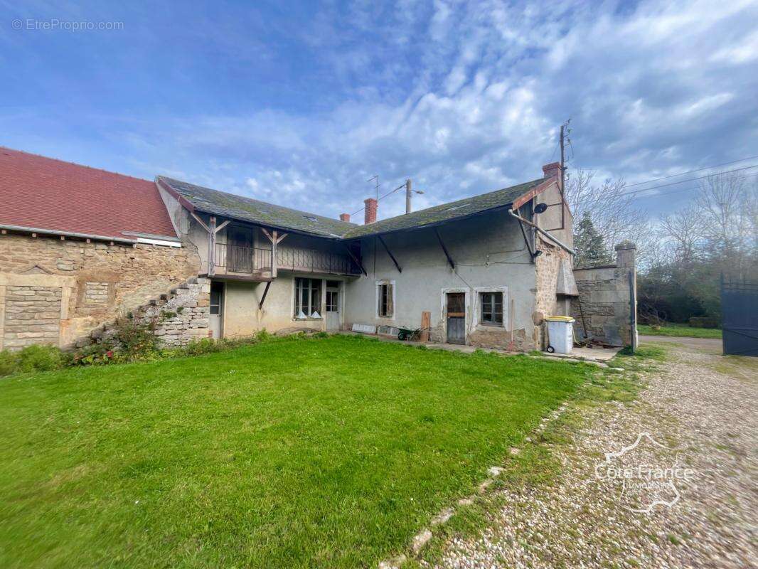 Maison à VIC-DE-CHASSENAY