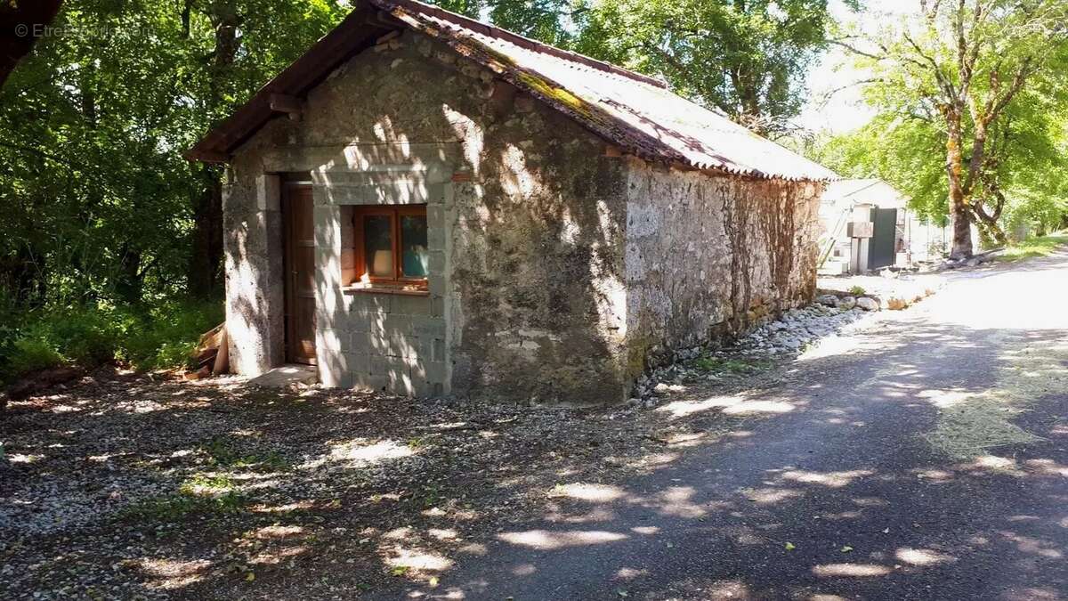 Maison à MONTAIGU-DE-QUERCY