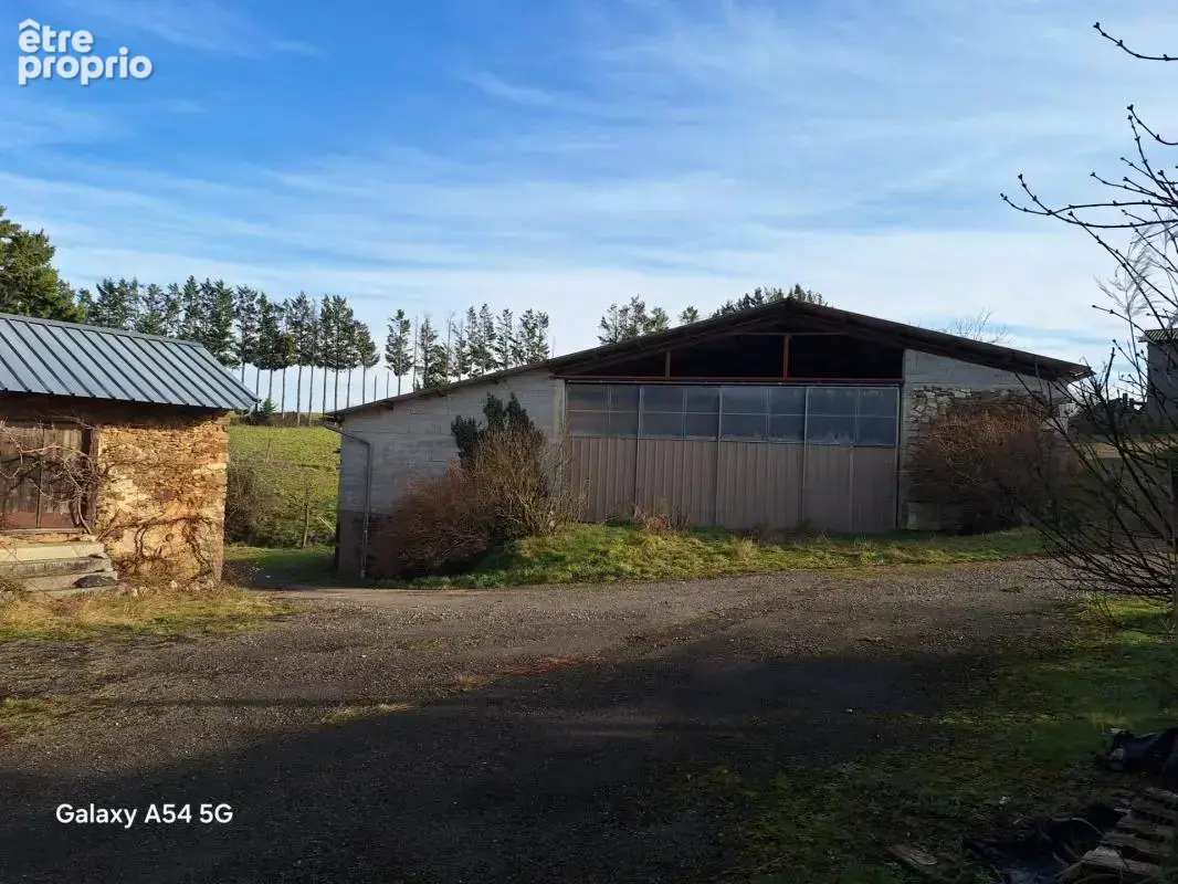 Corps de ferme + terres - photo 8