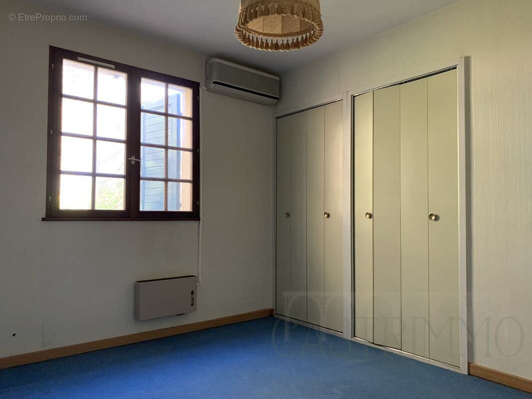 Vue dominante  1 415 m²  piscine  une propriété à révéler - photo 9