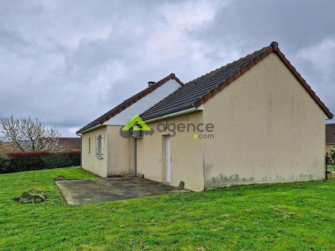 Maison à SAINTE-FEYRE