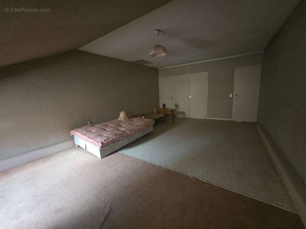 Maison à DUN-SUR-AURON