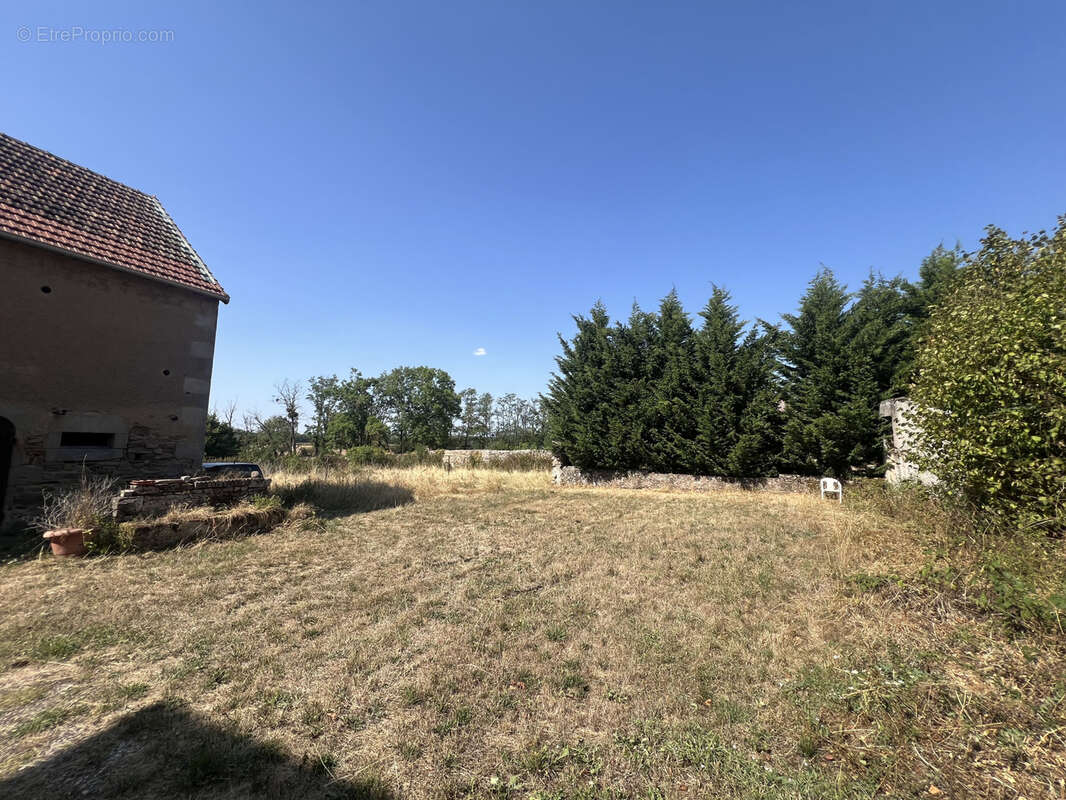 Grande maison en pierre avec dépendances - photo 16