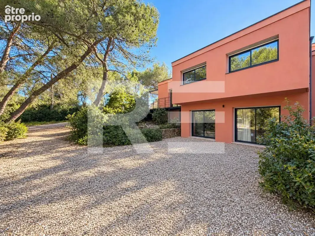 Maison 145 m² – 5 chambres, piscine, terrain de 3 858 m² - photo 8