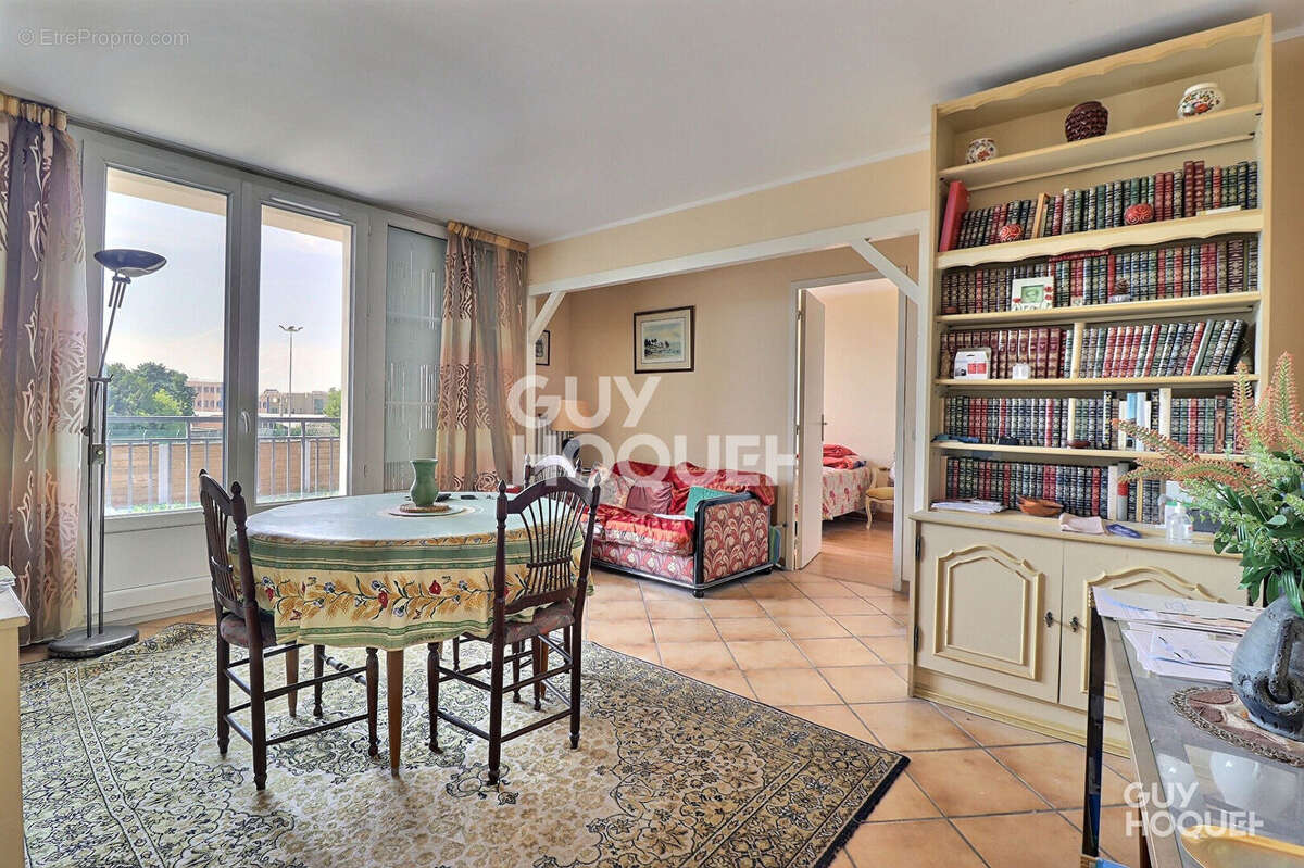 Appartement à SAINTE-GENEVIEVE-DES-BOIS