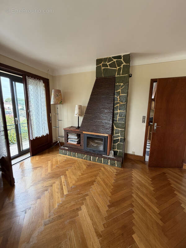 Coup de cœur assuré : Maison de qualité avec fort potentiel sur magnifique terrain de 5800 m2. - photo 7