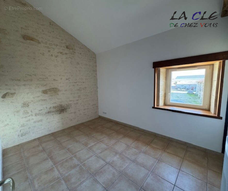 Maison à FAYE-SUR-ARDIN