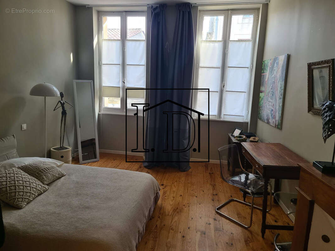 CHAMBRE 2ème - Maison à LAUZUN