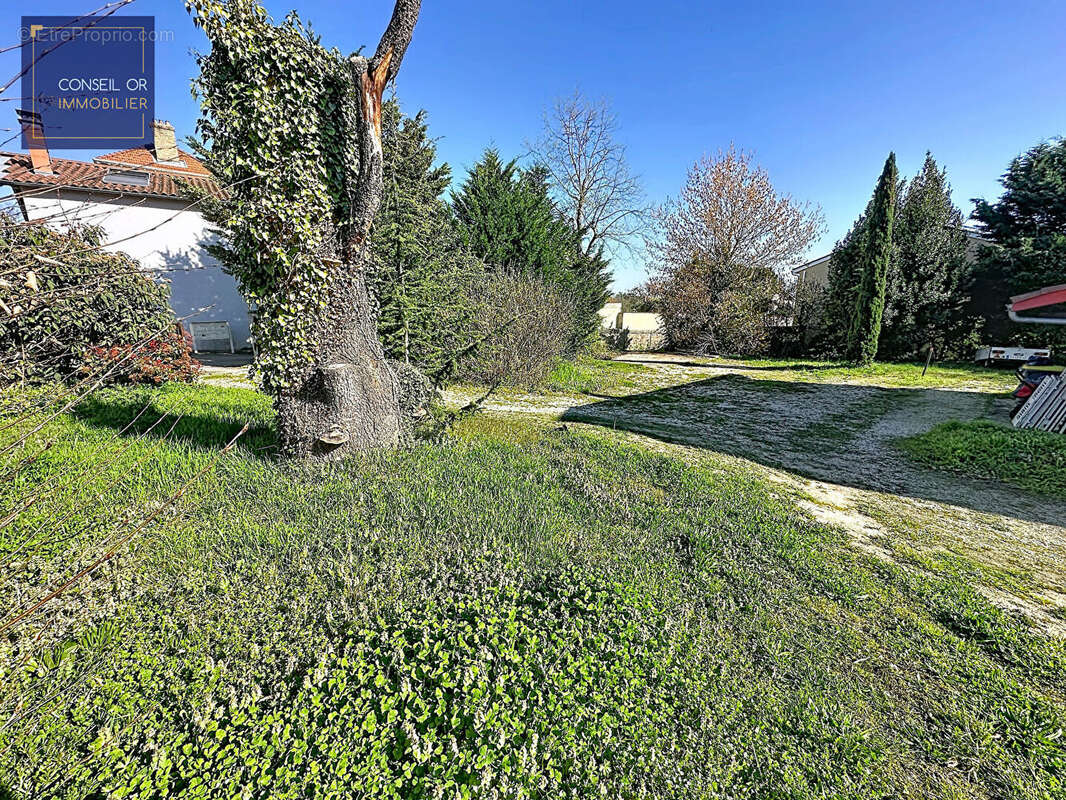 Terrain à GREZIEU-LA-VARENNE