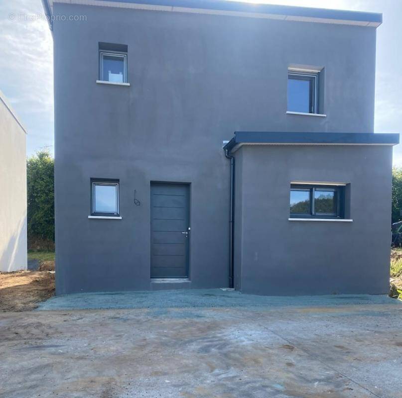 Maison à PLOUNEVEZ-LOCHRIST