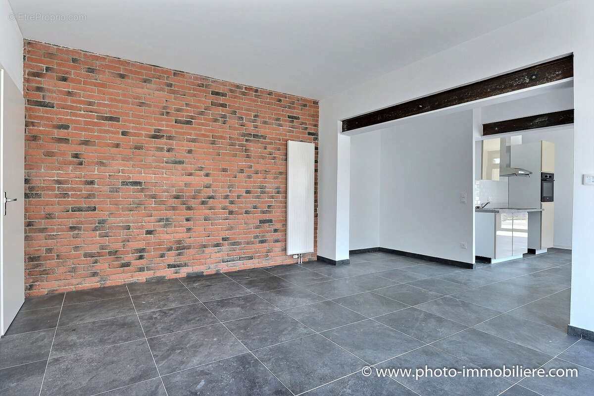 Local professionnel avec acquisition de l'immeuble de rapport  • 375 m2 • Rebberg de Riedisheim - photo 2