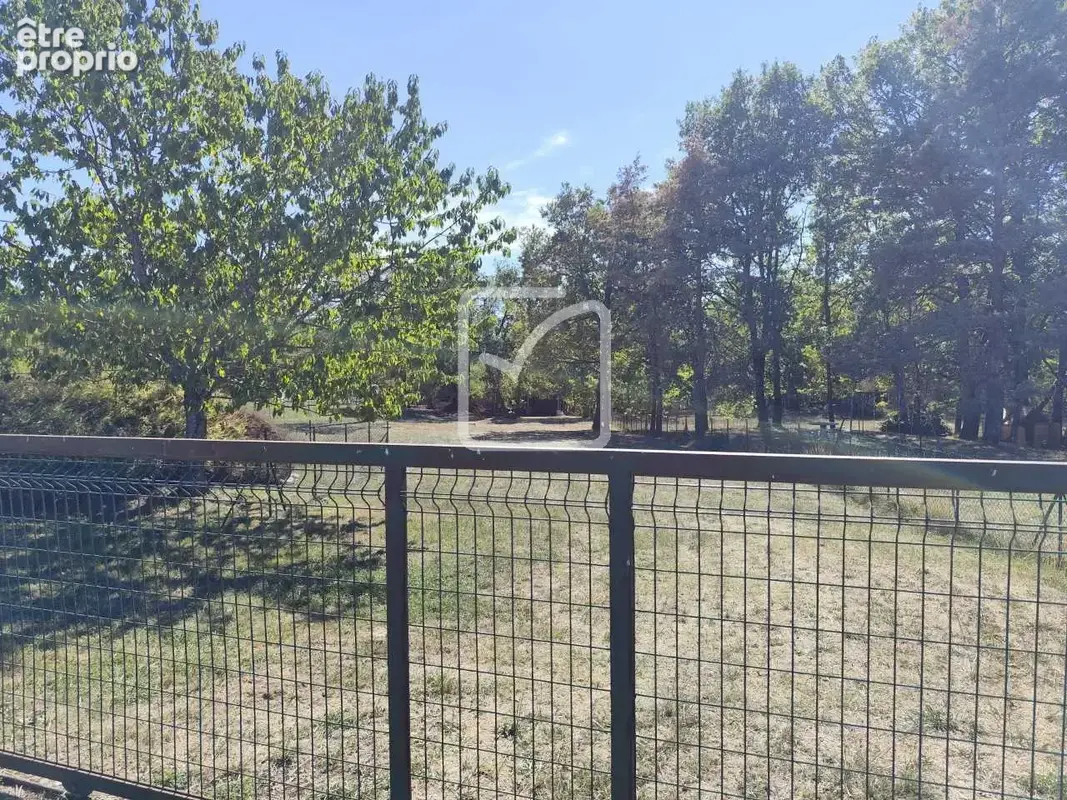 Découvrez ce terrain d'environ 1 hectare avec partie constructible - photo 4