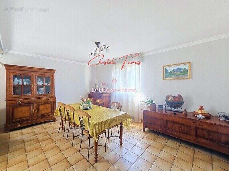 Maison 135 m² à Saint-Germain-En-Cogles  - photo 4