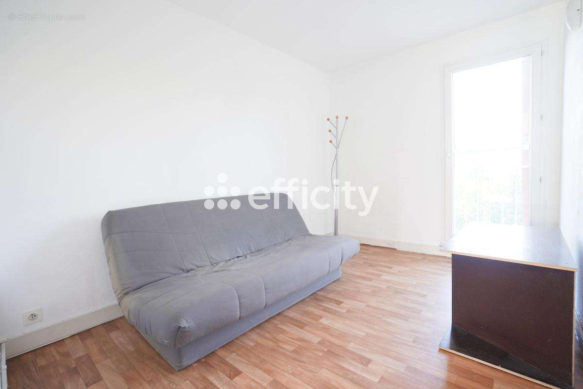 Appartement à FRESNES