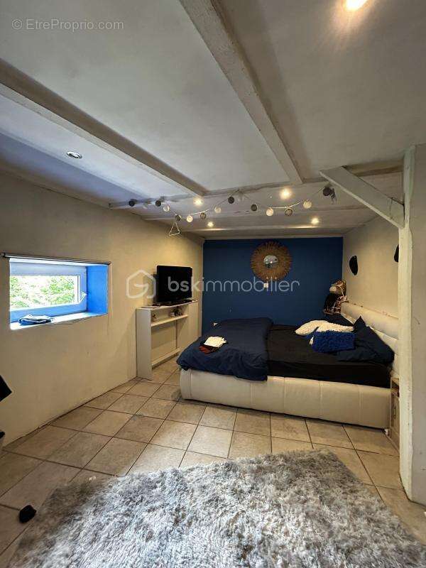 Maison à VIVIERS-SUR-CHIERS