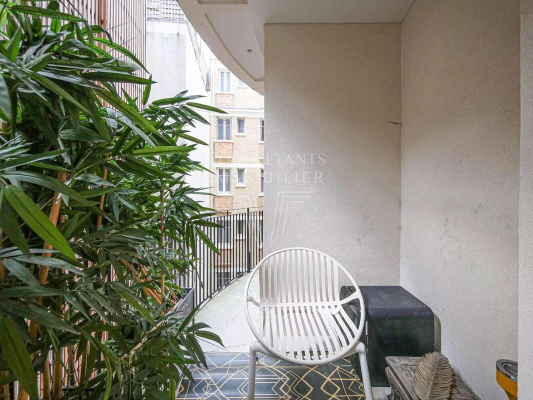 Appartement à PARIS-16E
